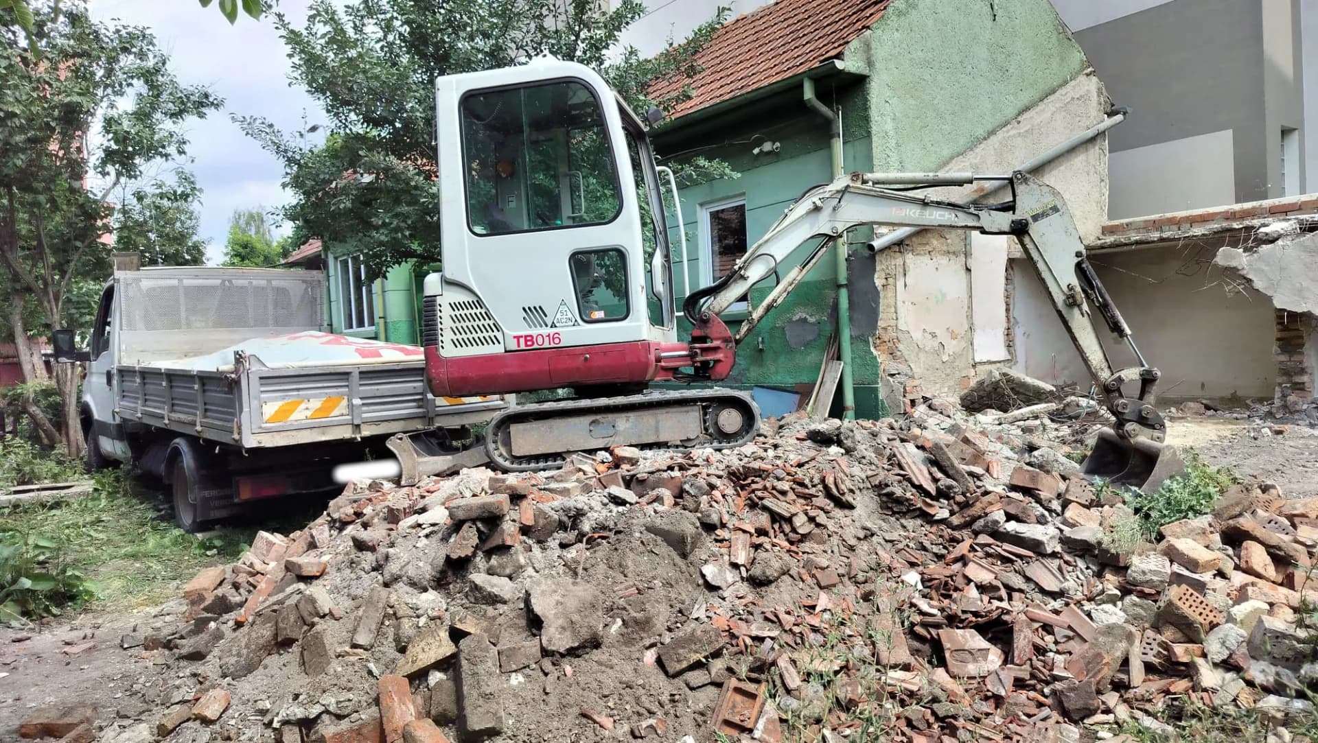 Curățare teren pentru gazon