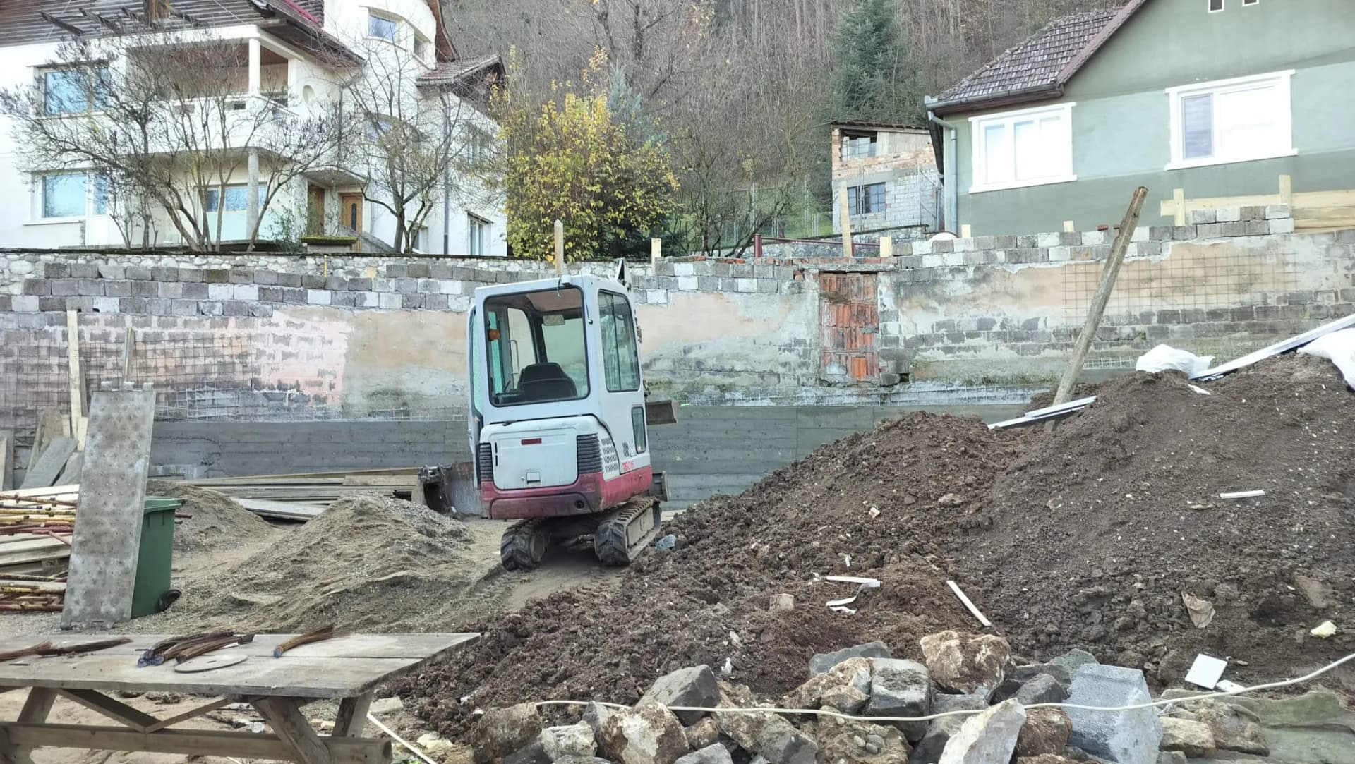 Evacuare moloz din demolare construcție
