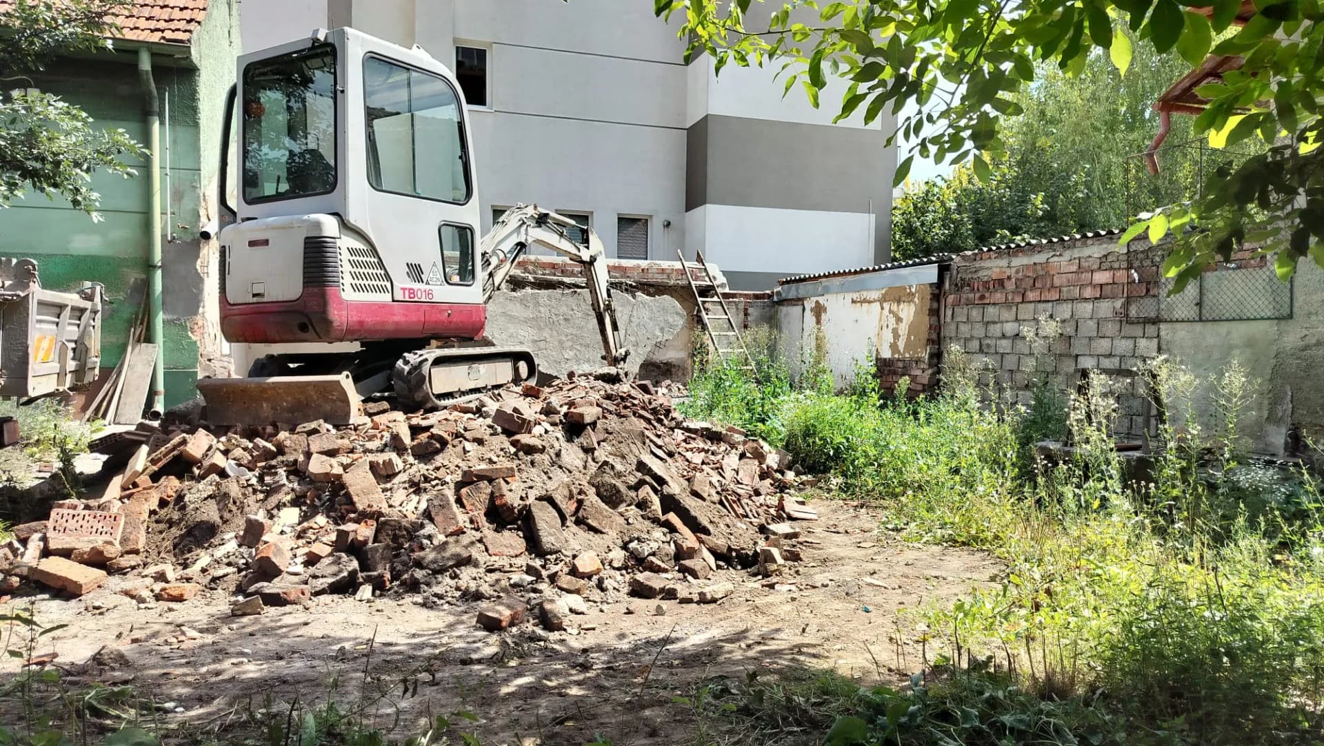 Excavare șanț pentru utilități