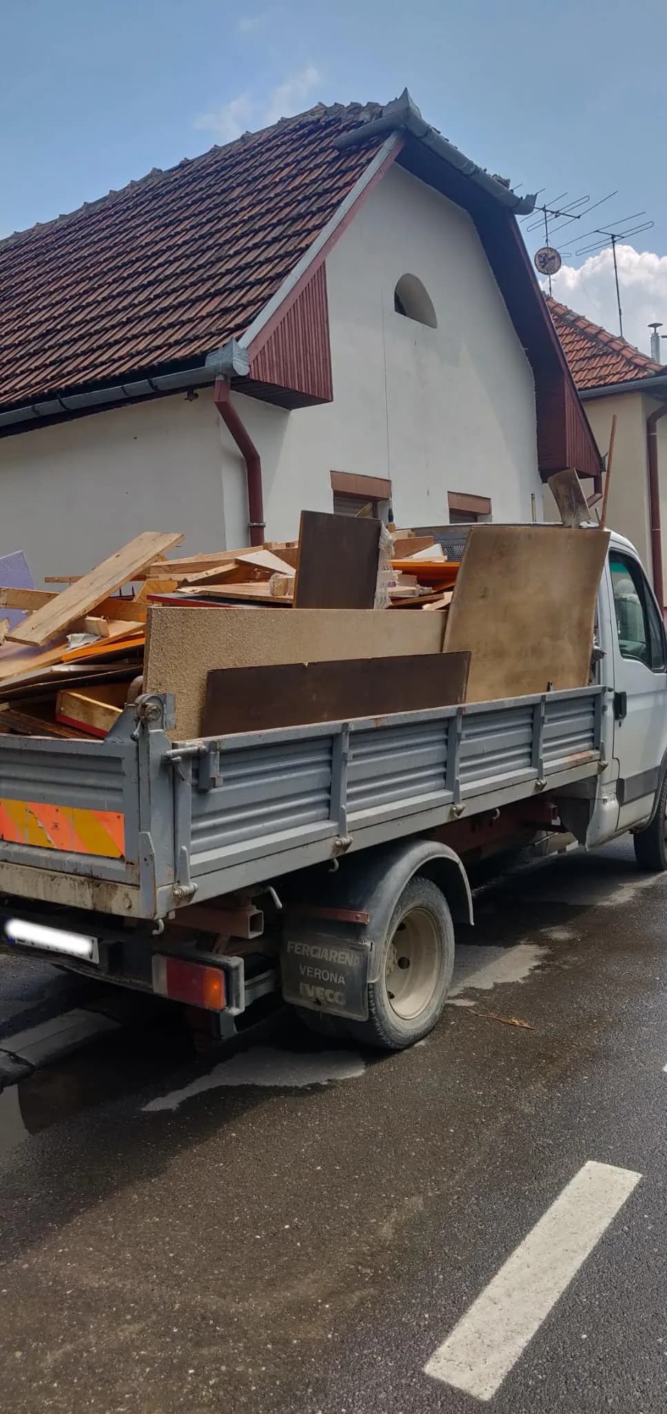 Transport deșeuri lemnoase și resturi construcții