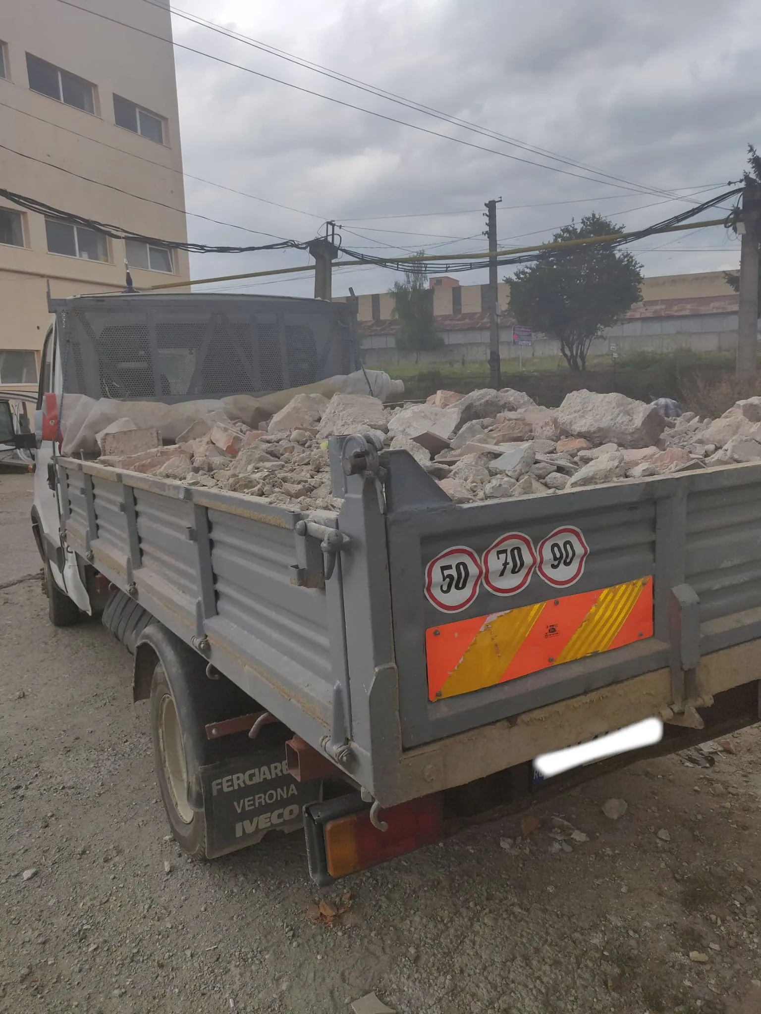 Transport materiale rezultate din demolare