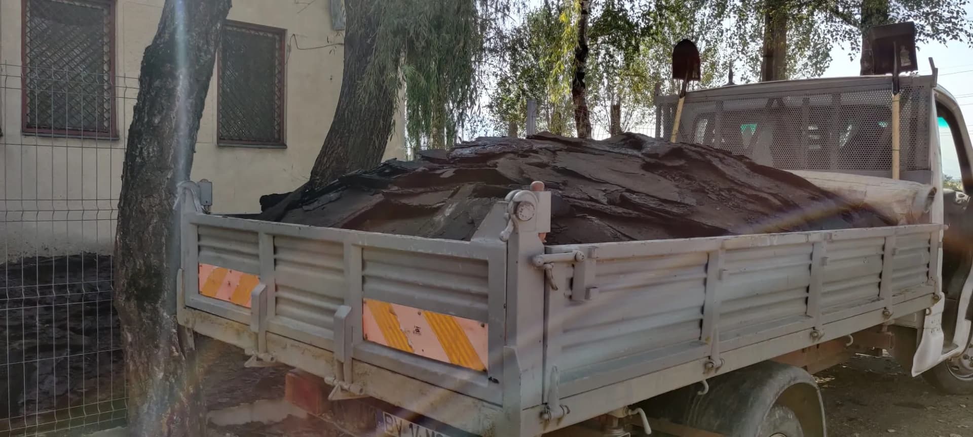 Transport pământ și deșeuri rezultate din excavare